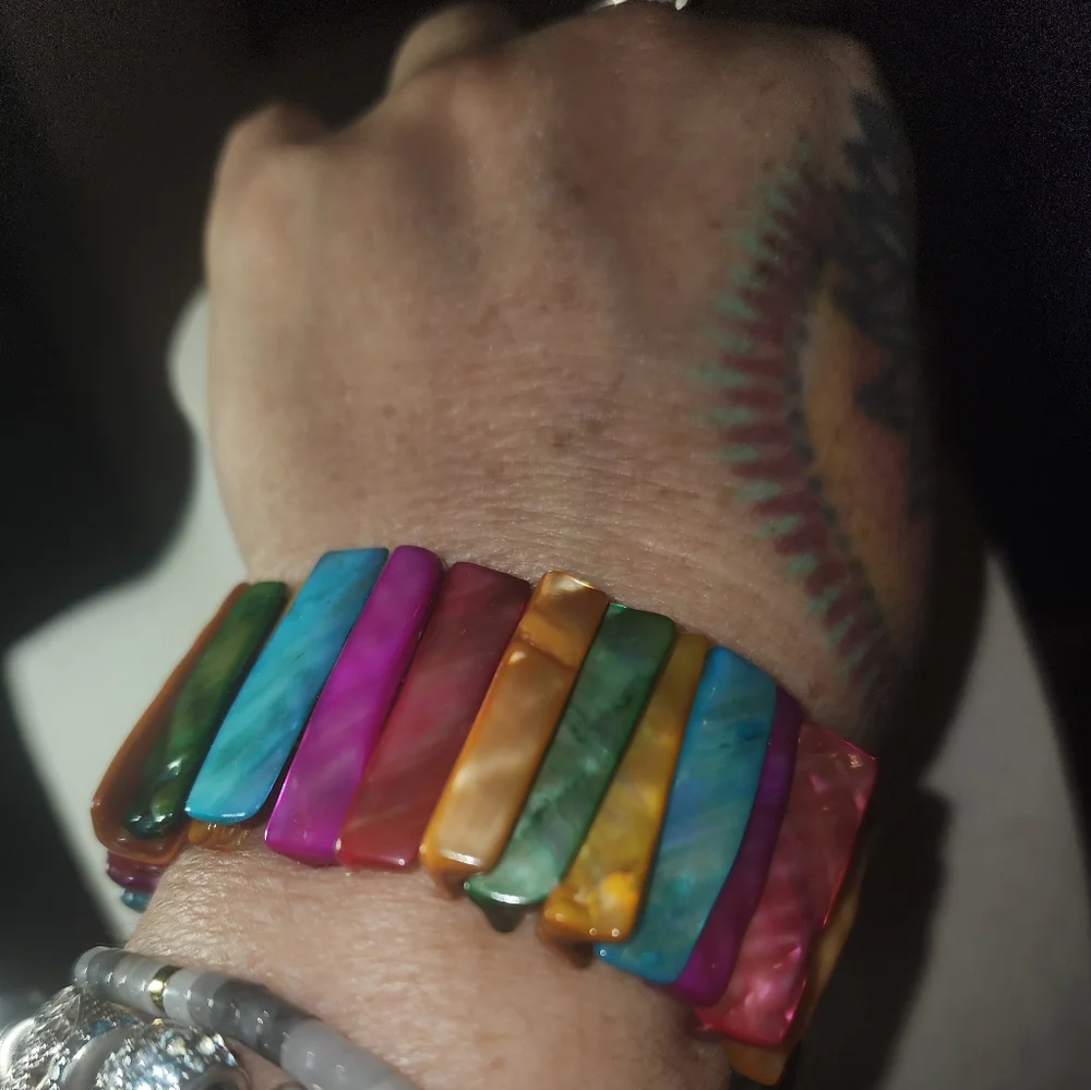 Vintage Multicolor Dyed Mother Of Pearl Bracelet - Picture 2 of 7
